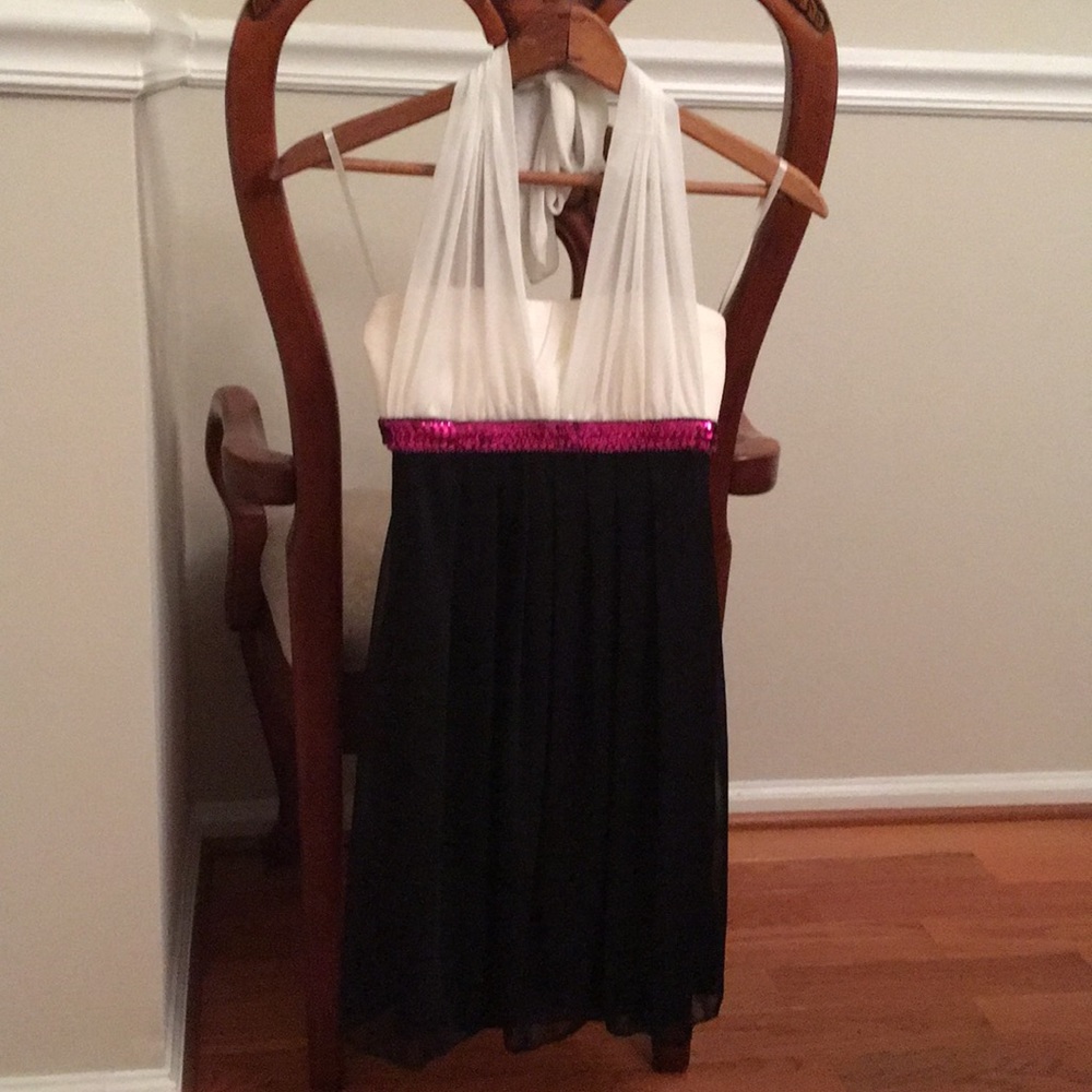 Halter top dress with sequins and tie in back